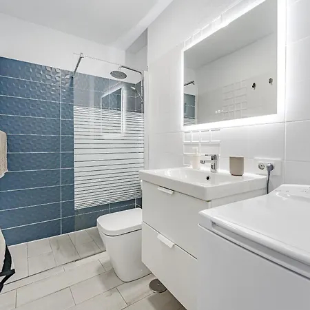 8'th Floor Ocean View In Americas * ארונה