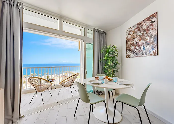 8'th Floor Ocean View In Americas ארונה